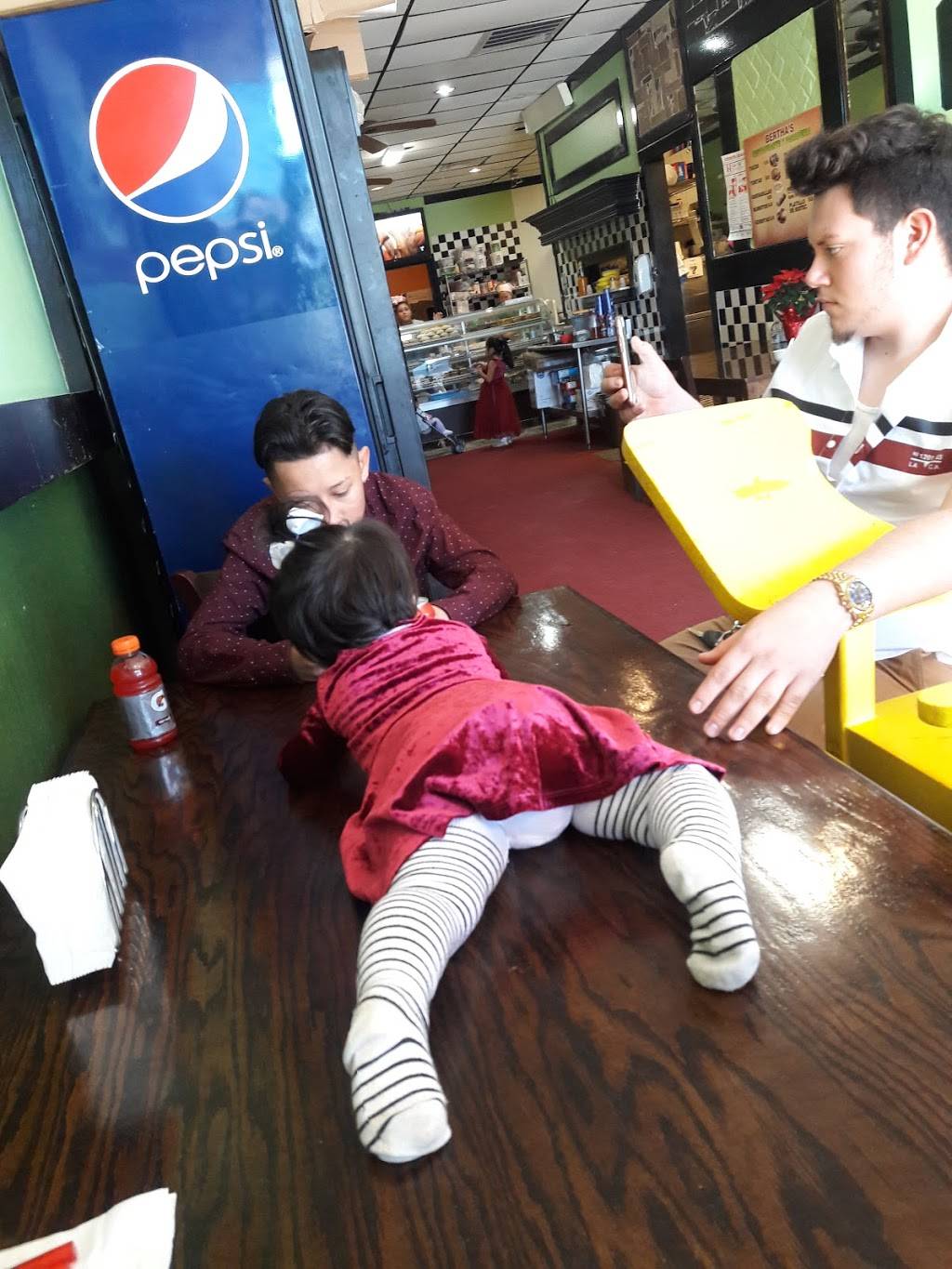 Berthas Panaderia Y Restaurante | restaurant | 11363 Denton Dr #207, Dallas, TX 75229, USA | 9724819375 OR +1 972-481-9375