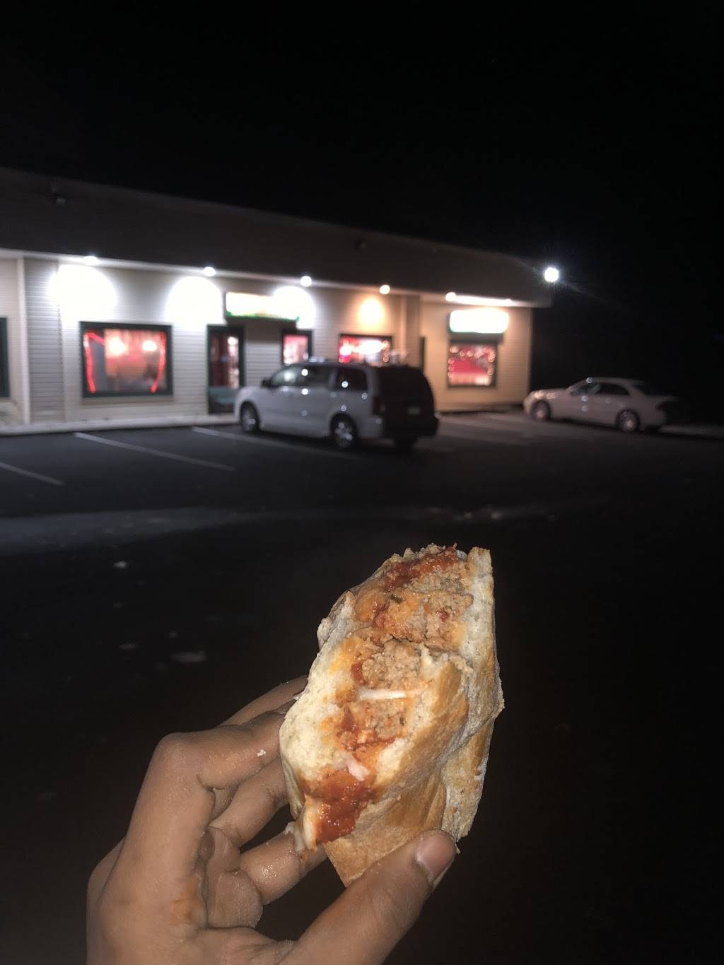 Farina Restaurant & Pizzeria | restaurant | 516 CT-80, Guilford, CT 06437, USA | 2034579111 OR +1 203-457-9111