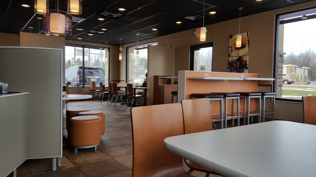 Taco Bell | meal takeaway | 280 Edwards Blvd, Lake Geneva, WI 53147, USA | 2622490448 OR +1 262-249-0448