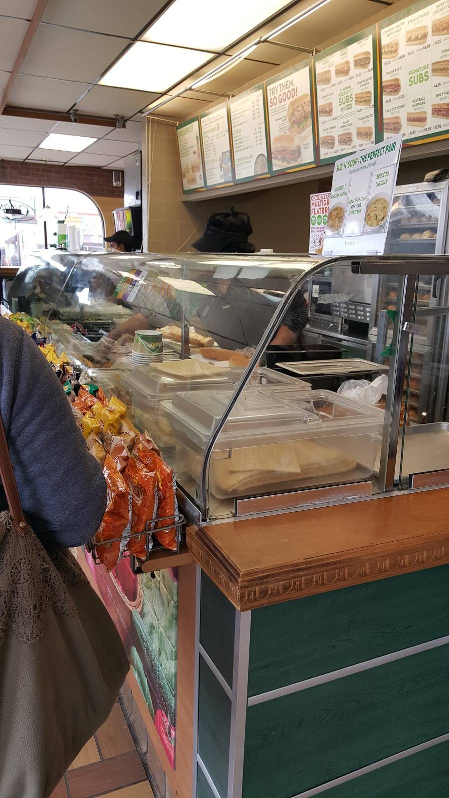 Subway | restaurant | 9350 Telegraph Rd, Redford Charter Twp, MI 48239, USA | 3133879244 OR +1 313-387-9244