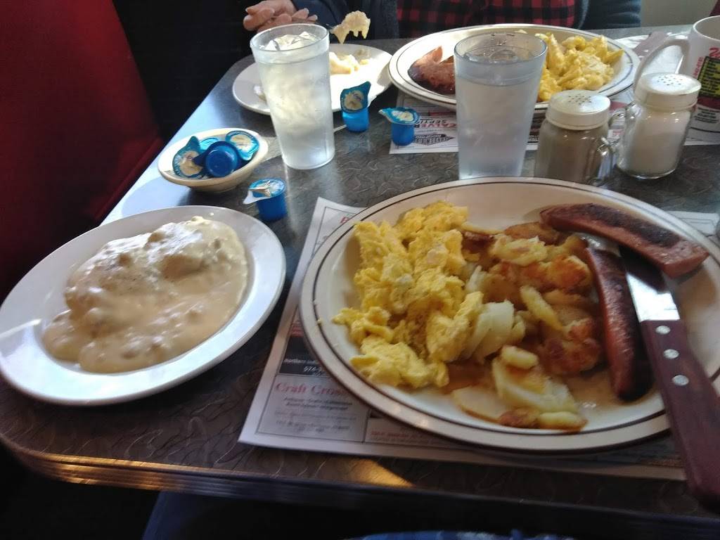 Tweedle Dees | restaurant | 720 IN-25, Rochester, IN 46975, USA | 5742237898 OR +1 574-223-7898