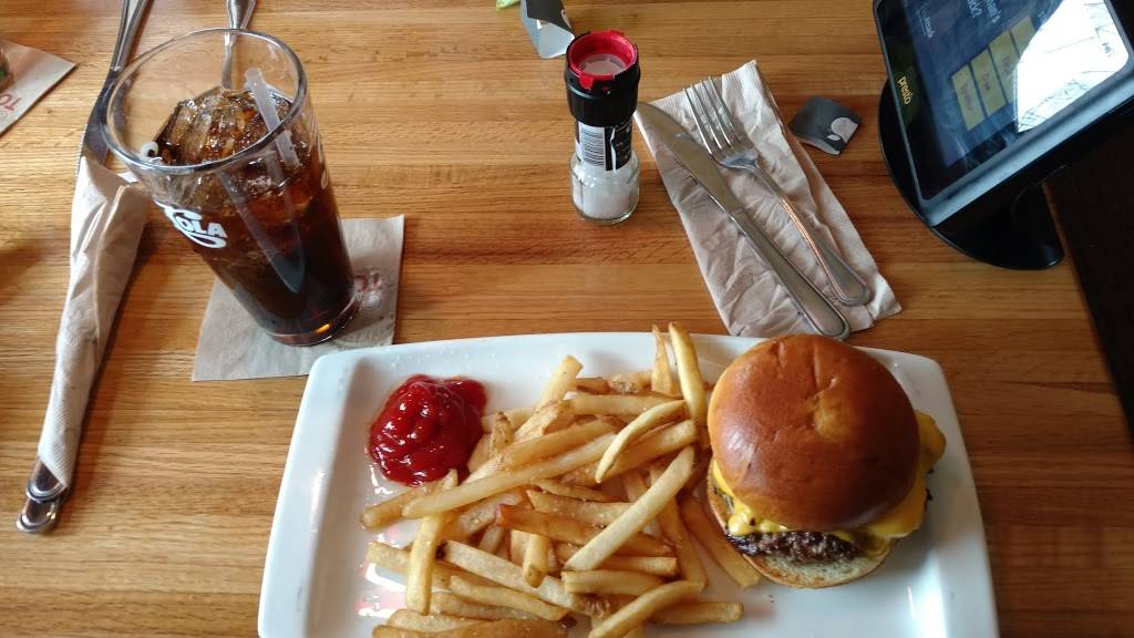 Applebees Grill + Bar | restaurant | 996 E Connolly Ct, Park City, KS 67219, USA | 3167448484 OR +1 316-744-8484