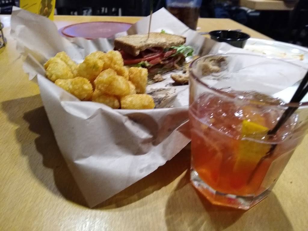 Malones Clubhouse Grill | restaurant | West Town Center, 14455 W 64th Ave Unit G, Arvada, CO 80004, USA | 3039401800 OR +1 303-940-1800