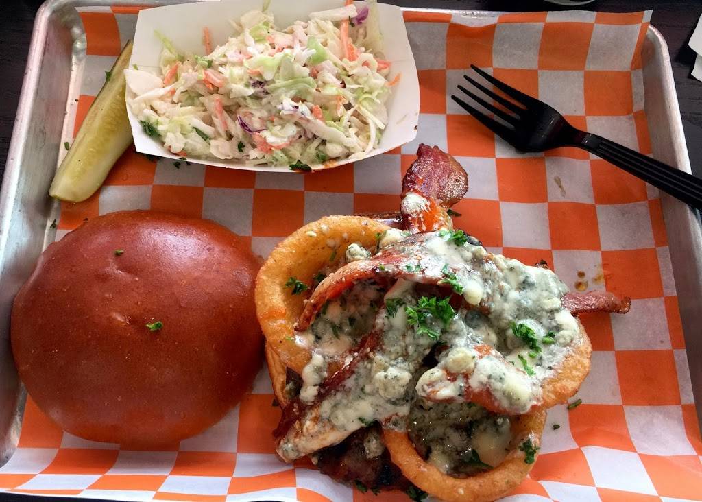 The Hungry Mule | restaurant | 463 S Rand Rd, Lake Zurich, IL 60047, USA | 8475408000 OR +1 847-540-8000