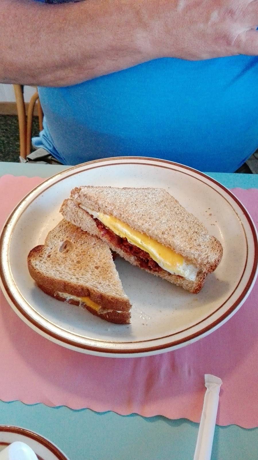 Munch Box Plus | restaurant | 6101 Estero Blvd, Fort Myers Beach, FL 33931, USA | 2394631889 OR +1 239-463-1889