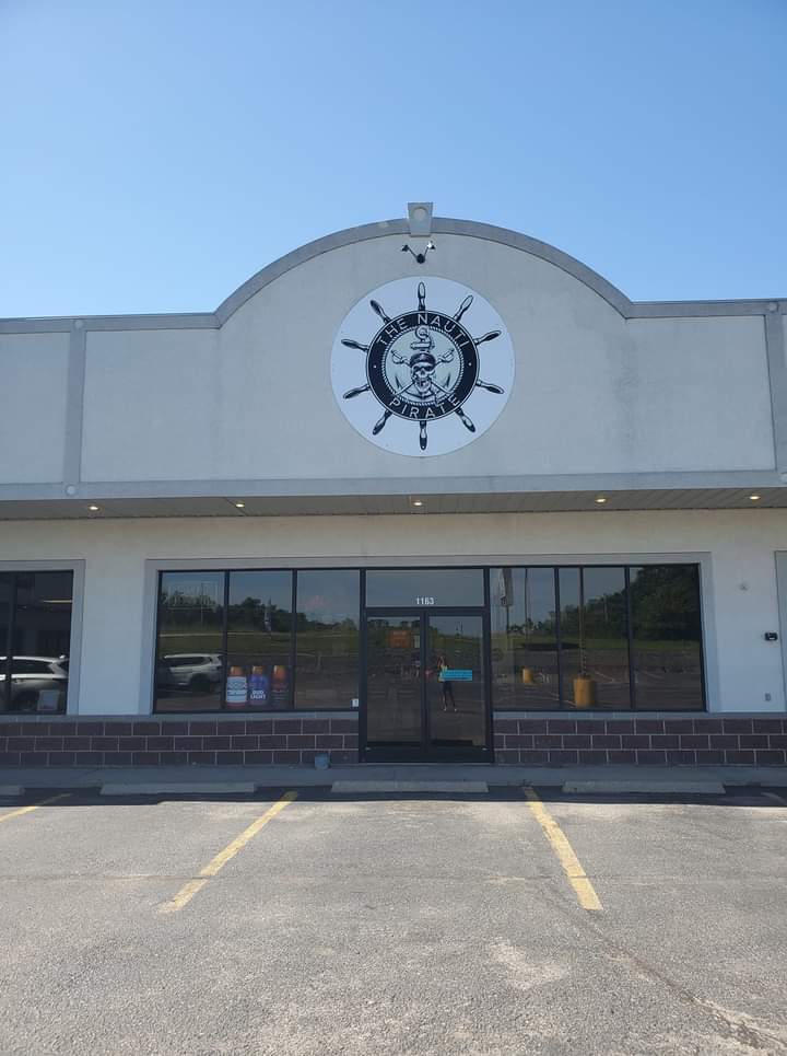 The Nauti Pirate Bar & Grill | restaurant | 1165 N Business Rte 5, Camdenton, MO 65020, USA | 5733179565 OR +1 573-317-9565