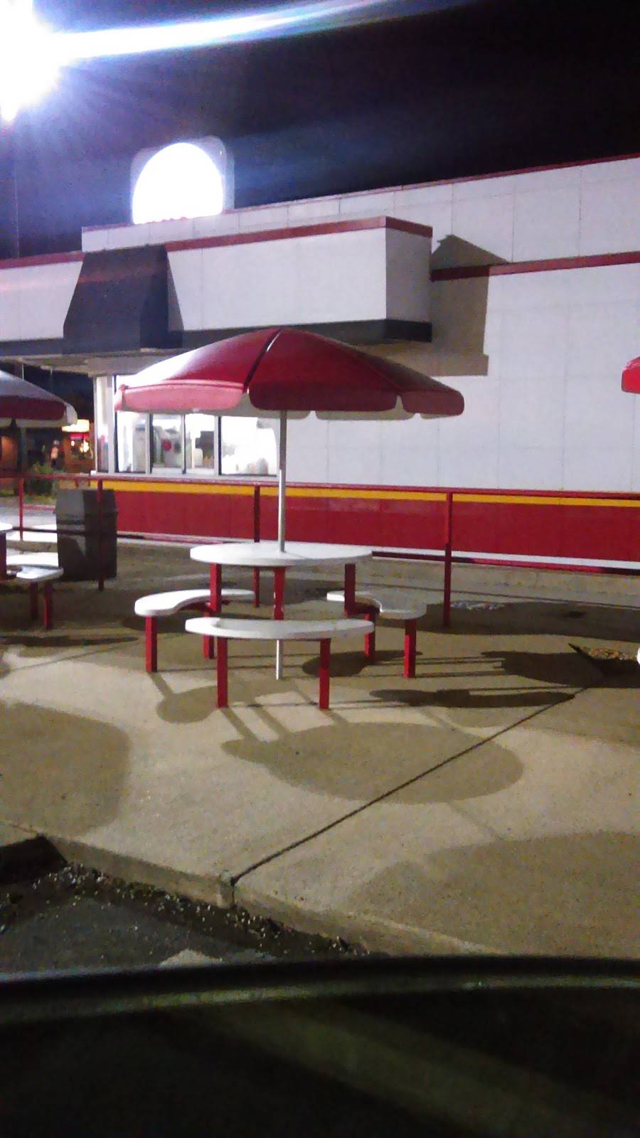 Krystal | meal takeaway | 2020 Memorial Blvd, Springfield, TN 37172, USA | 6153846420 OR +1 615-384-6420