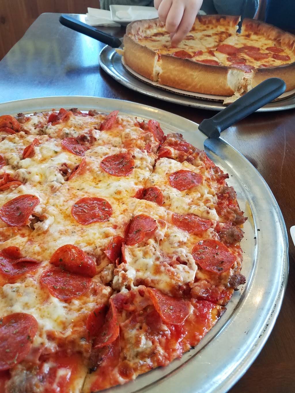 Ginos Pizzeria & Bar | restaurant | 701 Broadway, Wisconsin Dells, WI 53965, USA | 6086782299 OR +1 608-678-2299