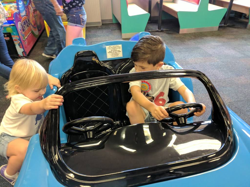 Chuck E. Cheeses | restaurant | 11735 Bandera Rd, San Antonio, TX 78250, USA | 2105092455 OR +1 210-509-2455