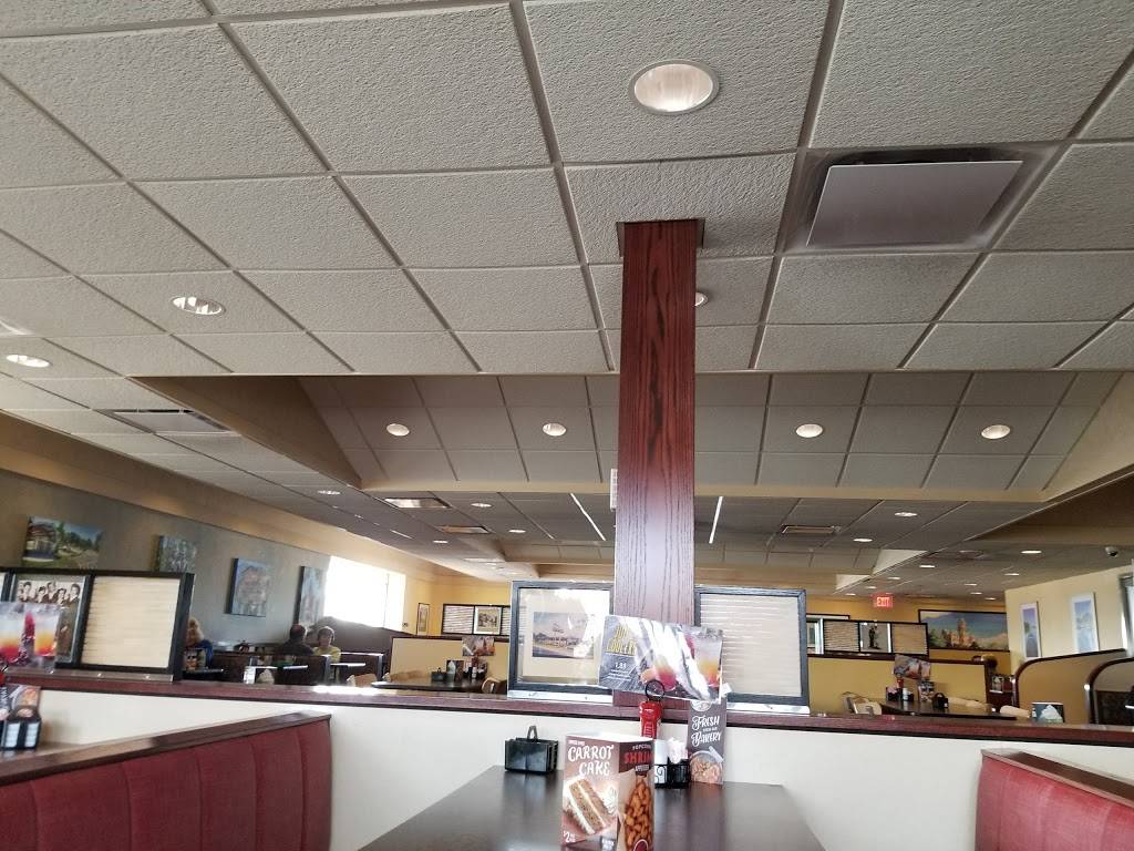 Eatn Park | restaurant | 2057 Wal Mart Dr NE, Warren, OH 44483, USA | 3303726610 OR +1 330-372-6610