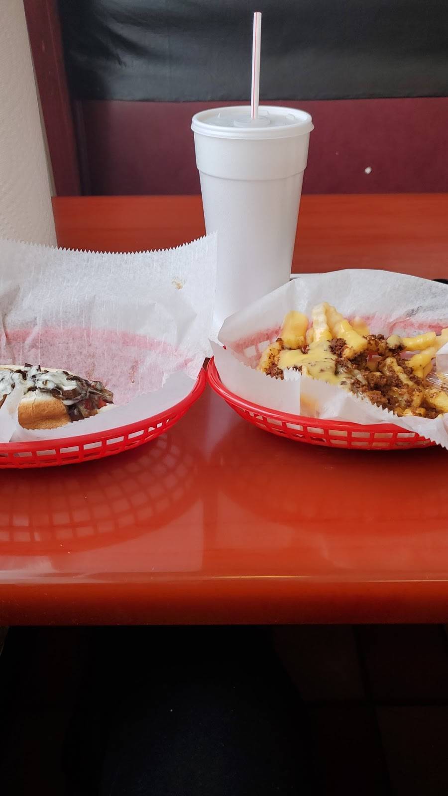 Uncle Dogs | restaurant | 643 Capital Ave SW, Battle Creek, MI 49015, USA | 2692237648 OR +1 269-223-7648