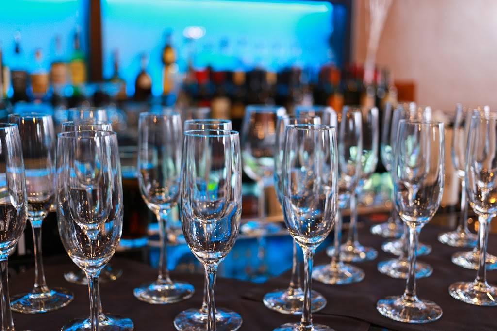 Cabana Lounge | restaurant | 1124 W Yosemite Ave, Manteca, CA 95337, USA | 2096298290 OR +1 209-629-8290