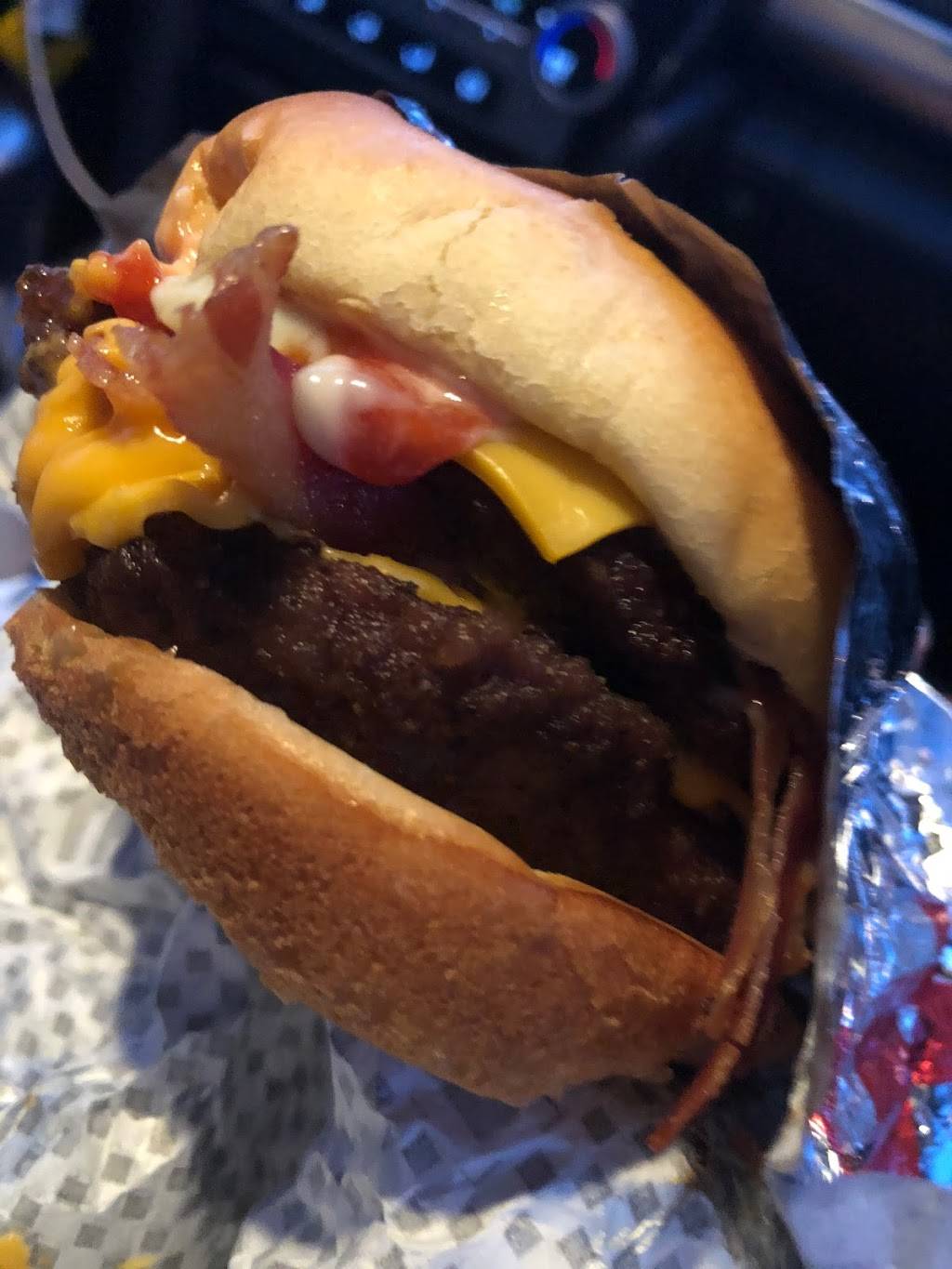 Rallys | restaurant | 438 Salem Ave, Dayton, OH 45406, USA | 9372788669 OR +1 937-278-8669