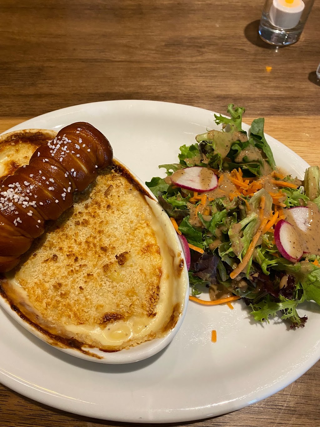 Laylas Bar + Kitchen | night club | 142-B E Woodin Ave, Chelan, WA 98816, USA | 5098880800 OR +1 509-888-0800