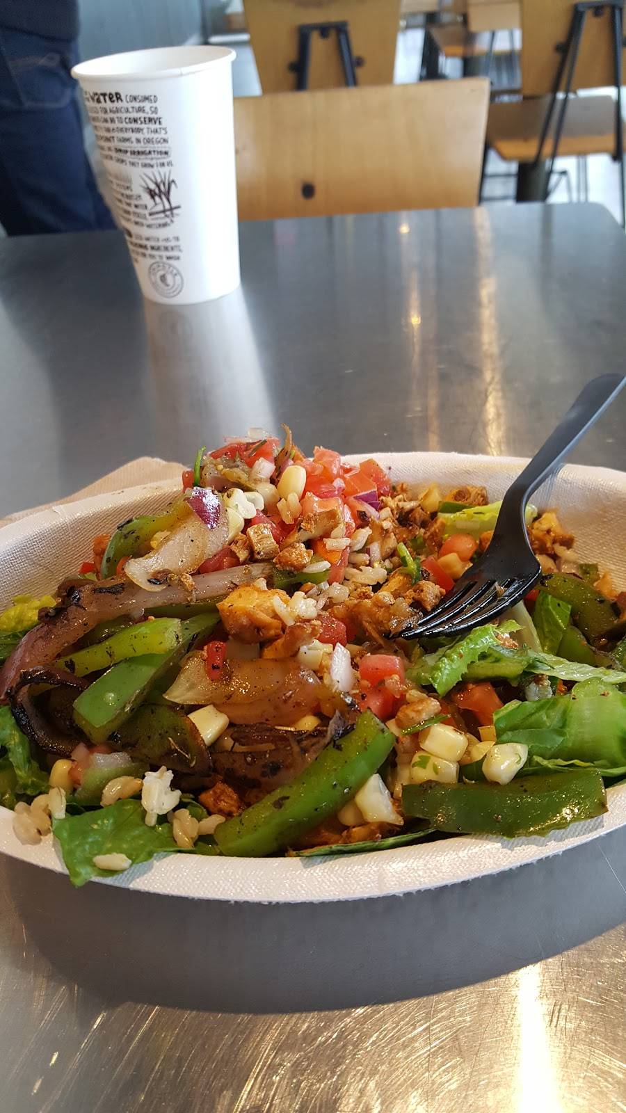 Chipotle Mexican Grill | restaurant | 139 N Milwaukee Ave, Libertyville, IL 60048, USA | 8479324646 OR +1 847-932-4646