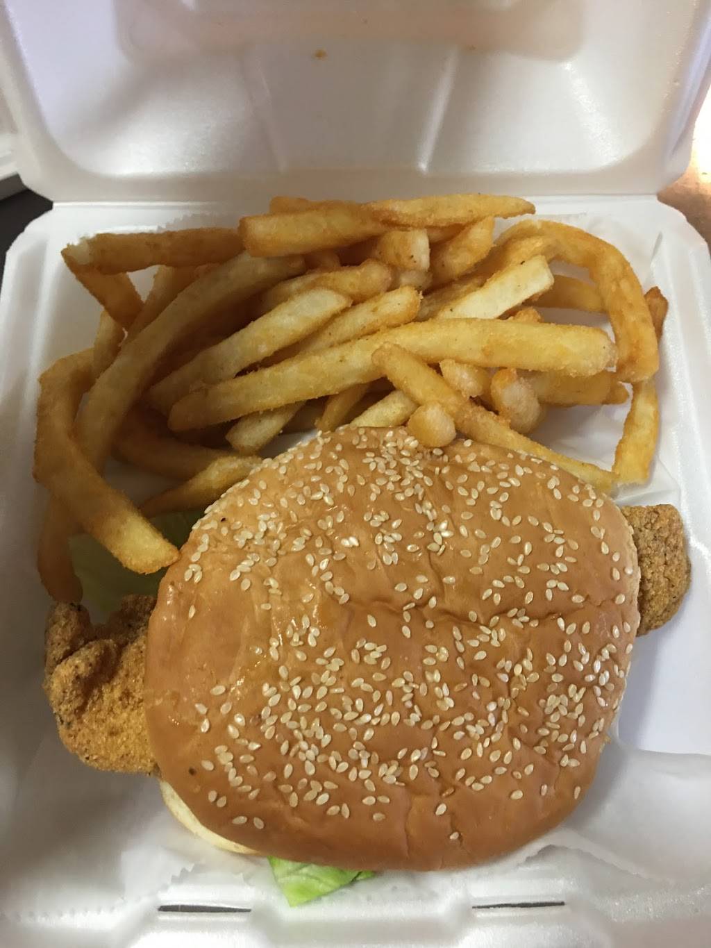 Sharks fish and chicken wynnton | restaurant | 1841 Wynnton Rd, Columbus, GA 31906, USA | 7062250361 OR +1 706-225-0361