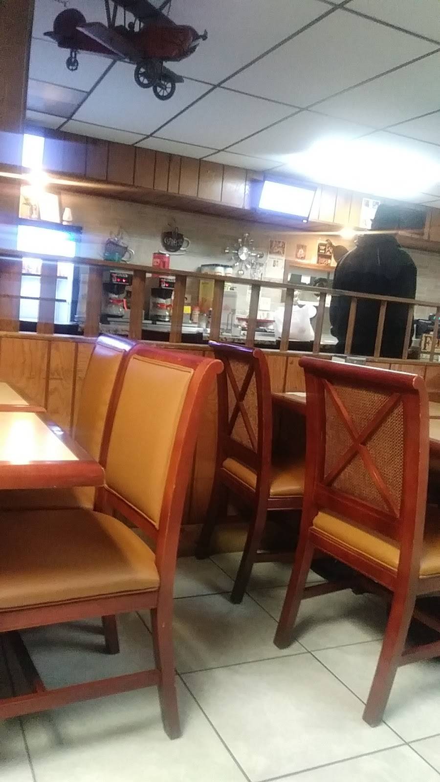 T&T Diner | restaurant | 2234 Green Bay Rd, North Chicago, IL 60064, USA | 2246373572 OR +1 224-637-3572