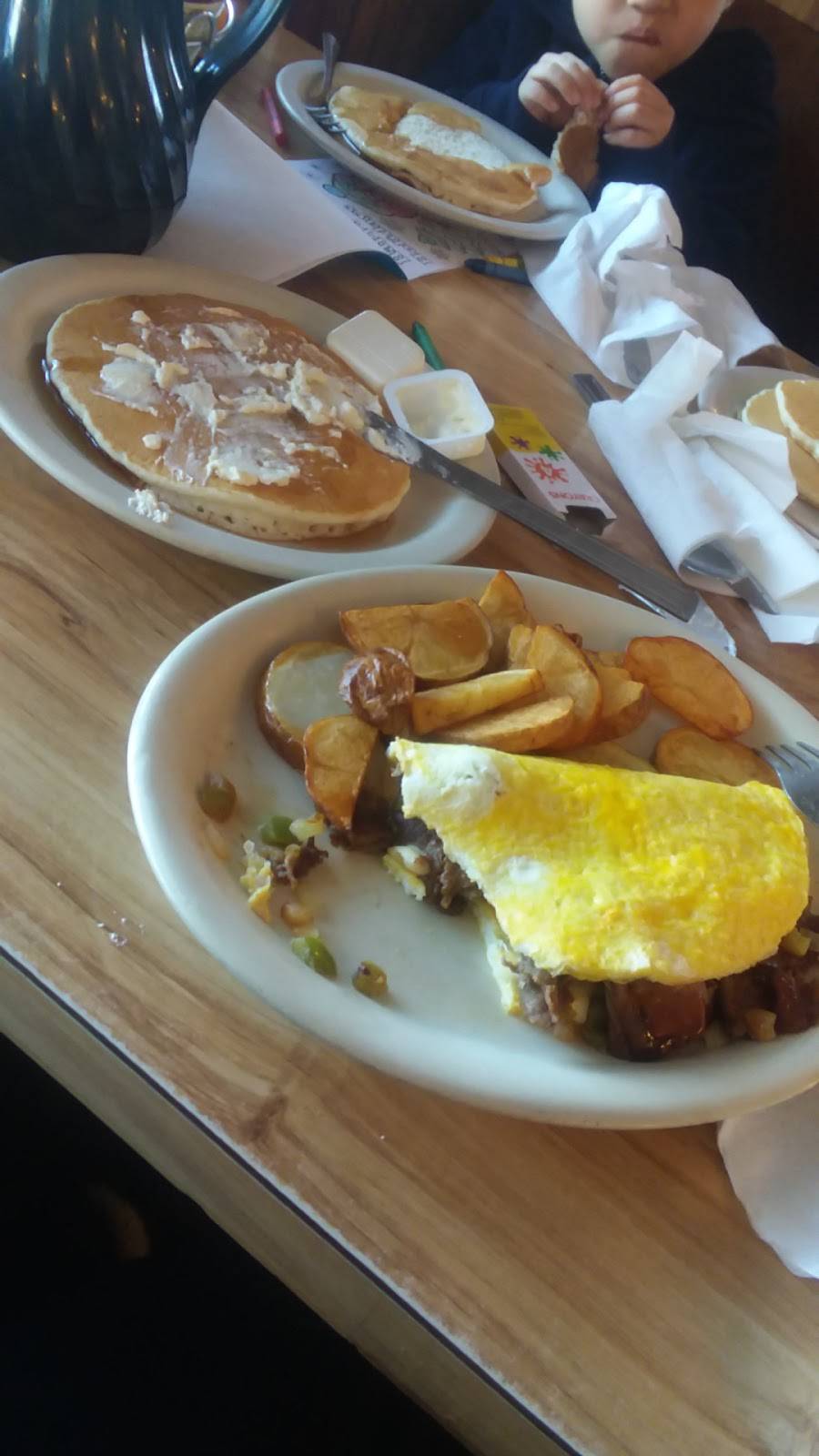 Continental Grill Family Restraunt | meal takeaway | 3815 W Washington St, Indianapolis, IN 46241, USA | 3172414867 OR +1 317-241-4867