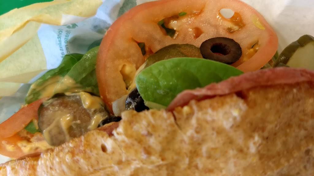 Subway | restaurant | 2231 Singleton Blvd Ste 102 Lakewest Town Center, Dallas, TX 75212, USA | 2146897827 OR +1 214-689-7827