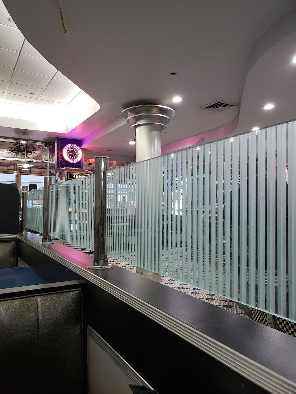 Starlight Diner | restaurant | 402 W 34th St, New York, NY 10001, USA | 2129565151 OR +1 212-956-5151