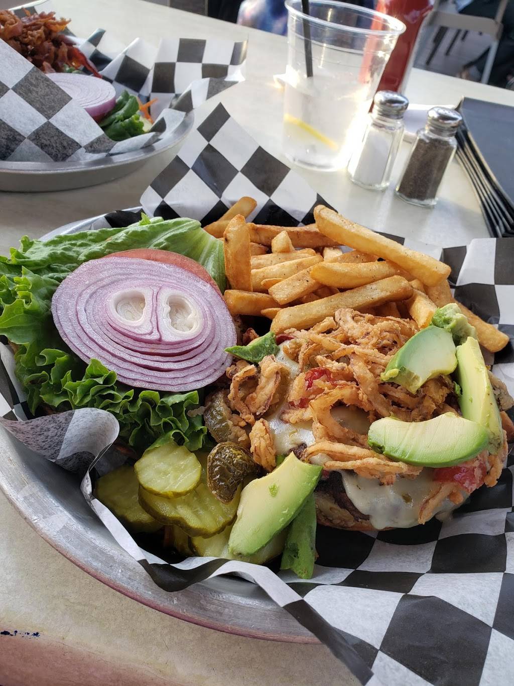 Maggie Spillanes Ale House and Rooftop | restaurant | 571 Gramatan Ave, Mt Vernon, NY 10552, USA | 9146998900 OR +1 914-699-8900