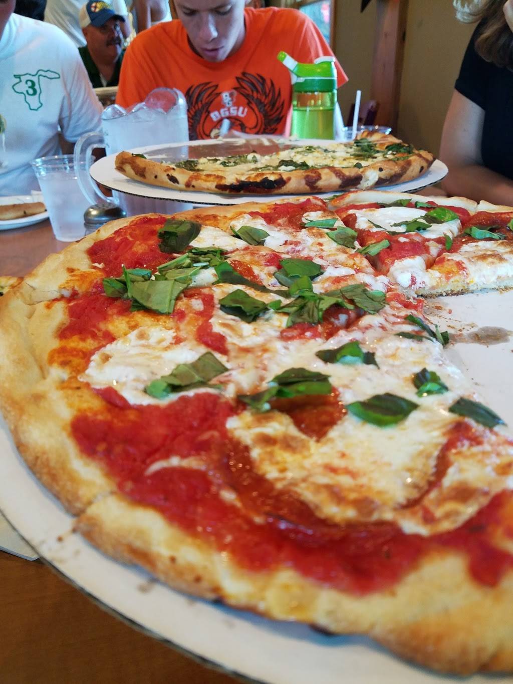 Uncle Joes Pizza | restaurant | 940 Fox, Middle Bass, OH 43446, USA | 4192852608 OR +1 419-285-2608