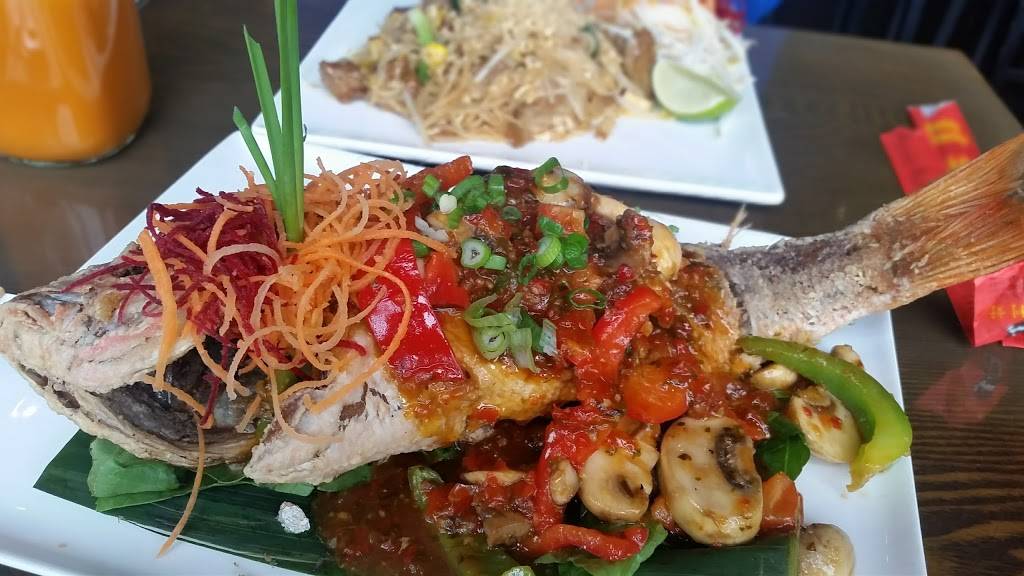 Tum Thai Cuisine | restaurant | 274 Merrick Rd, Rockville Centre, NY 11570, USA | 5165435078 OR +1 516-543-5078