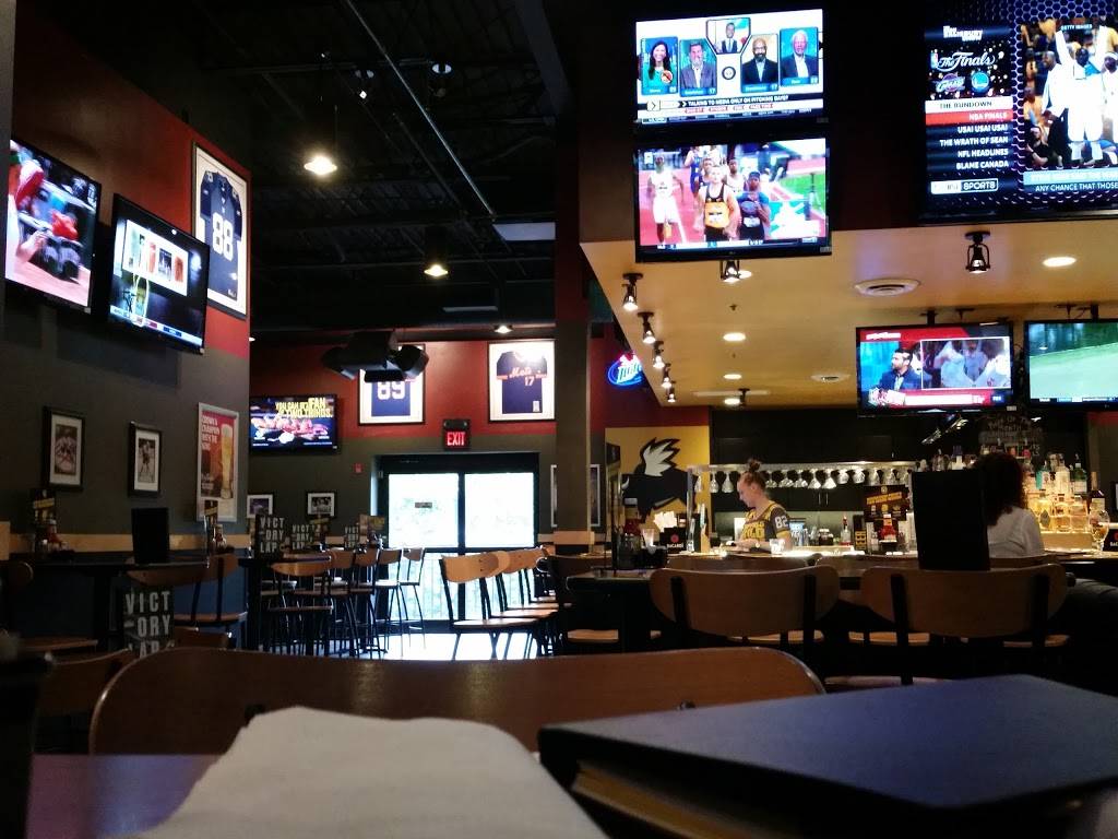 Buffalo Wild Wings | restaurant | 737 Merrick Ave, Westbury, NY 11590, USA | 5167949453 OR +1 516-794-9453