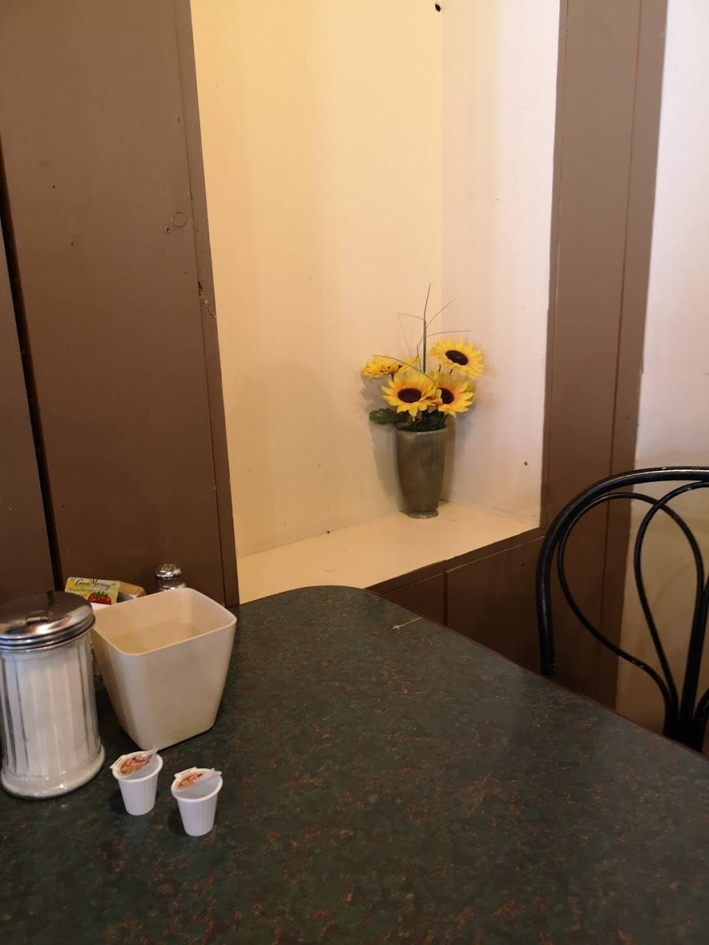 Judys Place | restaurant | 21 William St S, Lindsay, ON K9V 3A3, Canada | 7058784719 OR +1 705-878-4719