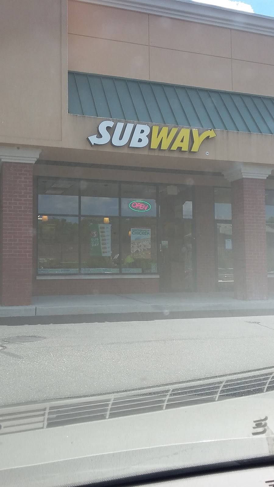 Subway Restaurants | restaurant | 2920 NY-112 #2, Medford, NY 11763, USA | 6316175982 OR +1 631-617-5982