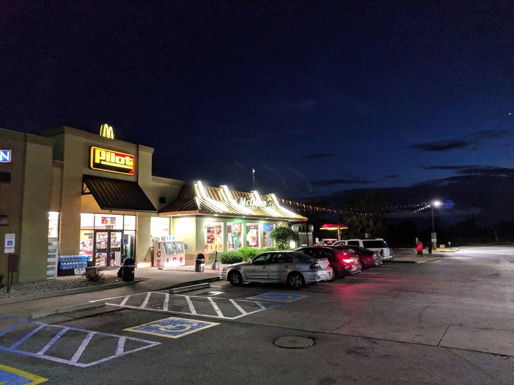 Pilot Travel Center | restaurant | 1851 W 400 N, Shelbyville, IN 46176, USA | 3173928771 OR +1 317-392-8771