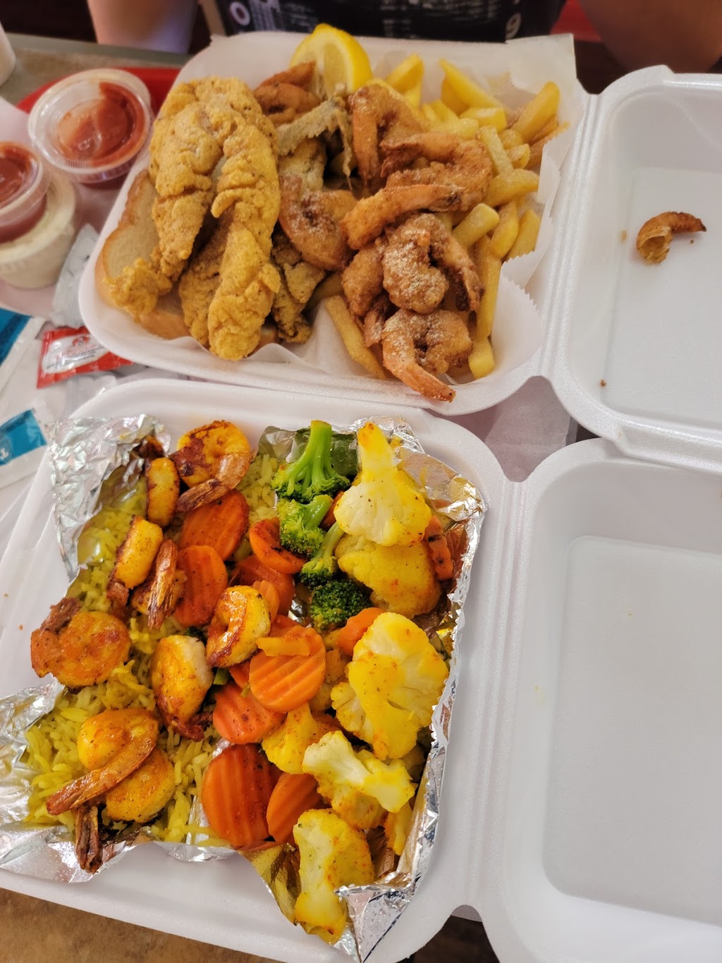 The Pirate Seafood & Chicken | restaurant | 4065 Fowler St, Fort Myers, FL 33901, USA | 2392049282 OR +1 239-204-9282