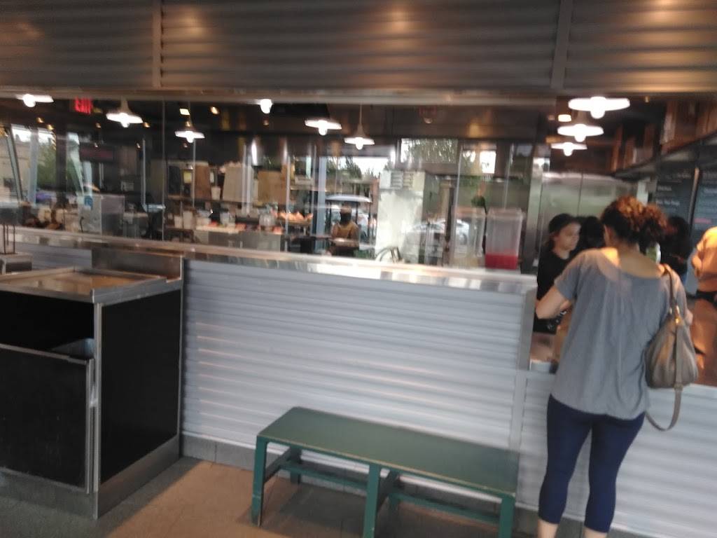 Shake Shack | restaurant | The Gallery at Westbury Plaza, 860 Old Country Rd, Garden City, NY 11530, USA | 5166202880 OR +1 516-620-2880