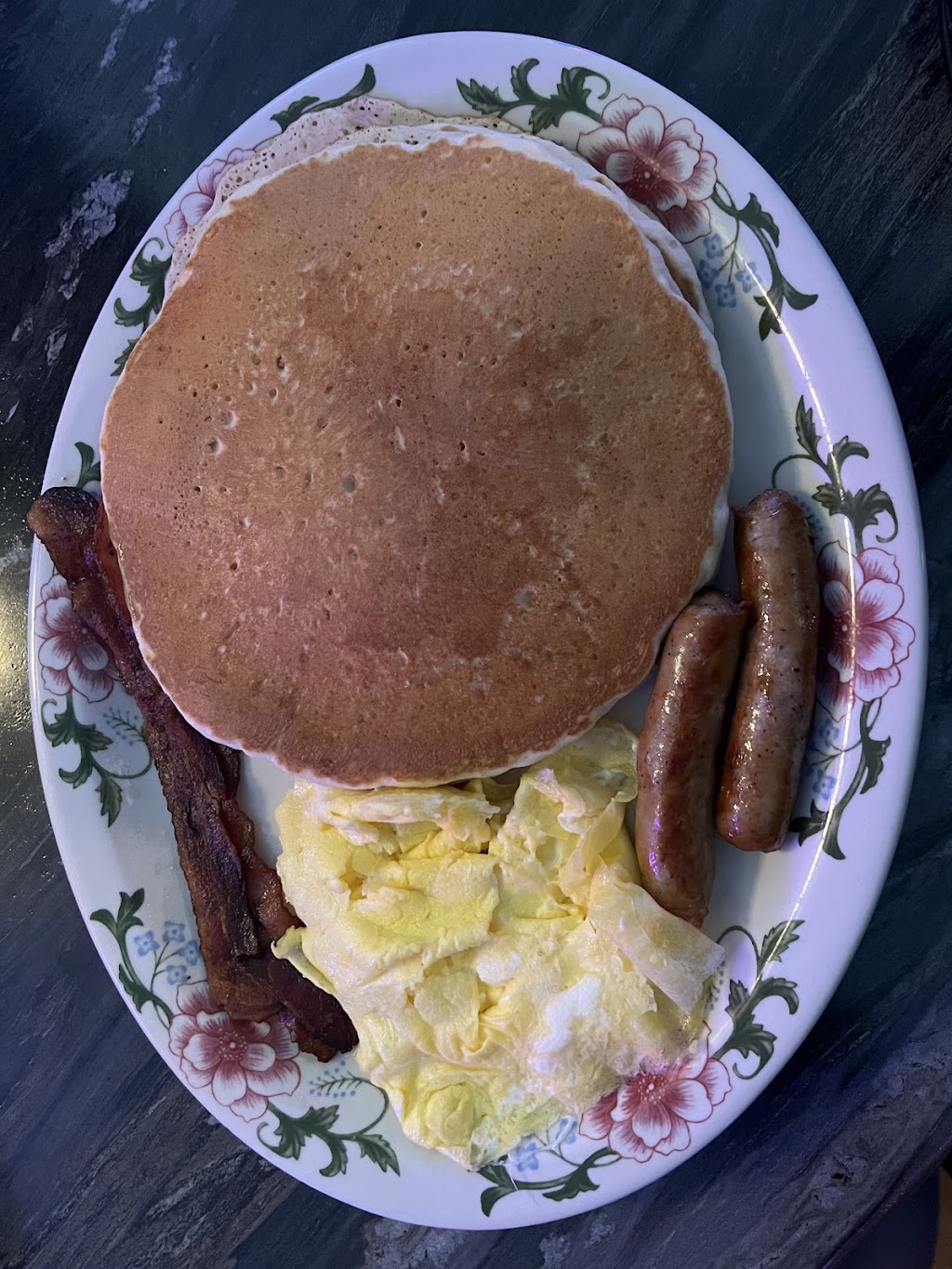 Flippys Bar and Grill | restaurant | 208 W South Railroad St, Kendall, WI 54638, USA | 6084637366 OR +1 608-463-7366