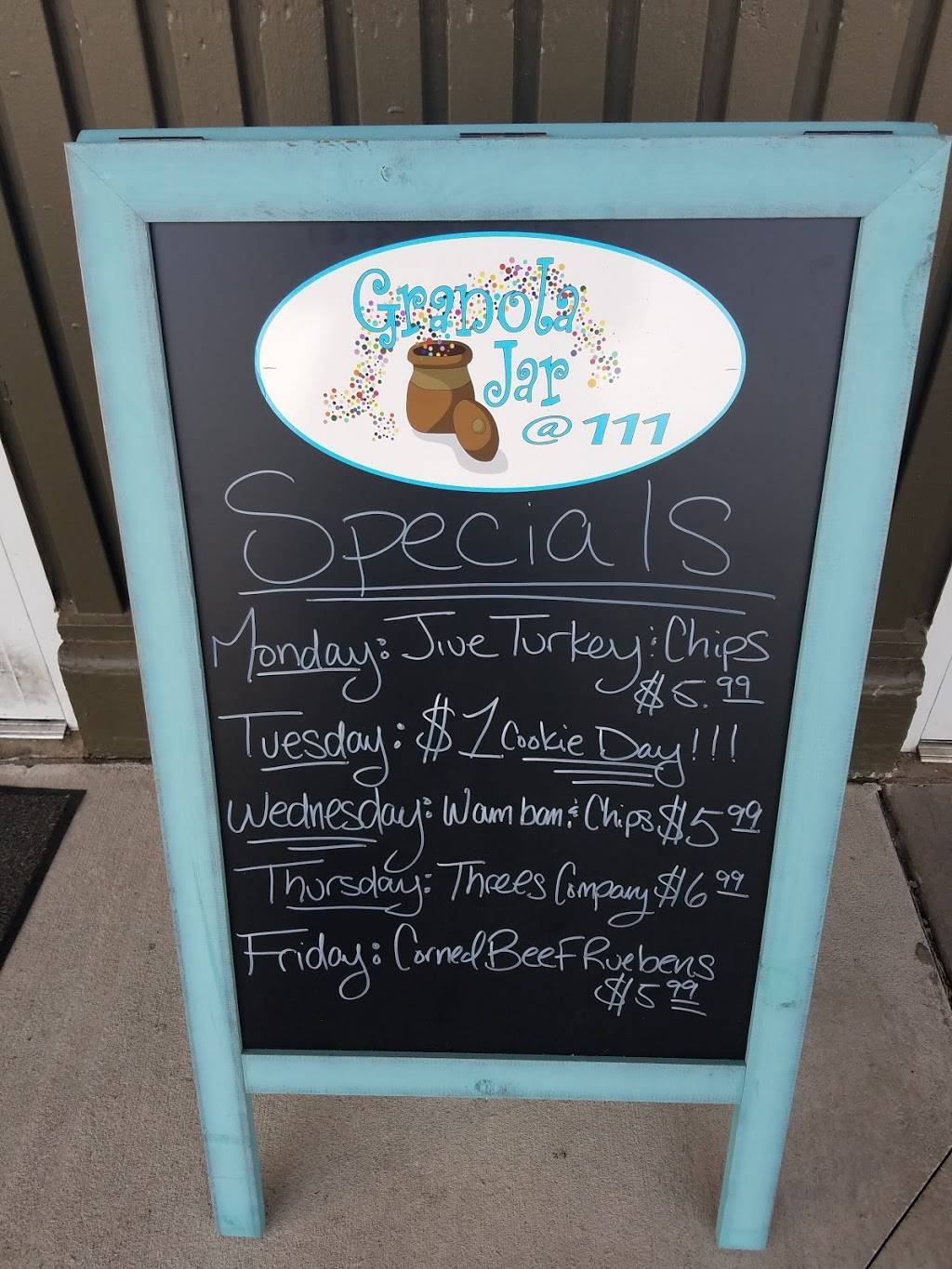 The Granola Jar @ 111 | restaurant | 111 S Green River Rd suite d, Evansville, IN 47715, USA | 8124018111 OR +1 812-401-8111