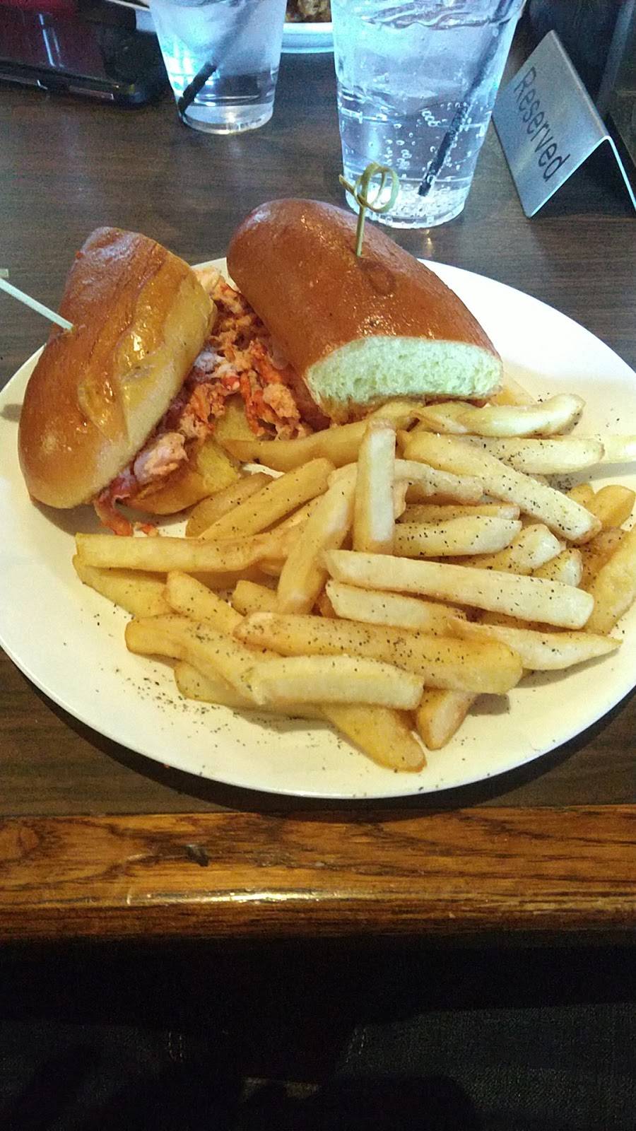 Golf & Social | restaurant | 1080 N Delaware Ave, Philadelphia, PA 19125, USA | 8562675437 OR +1 856-267-5437