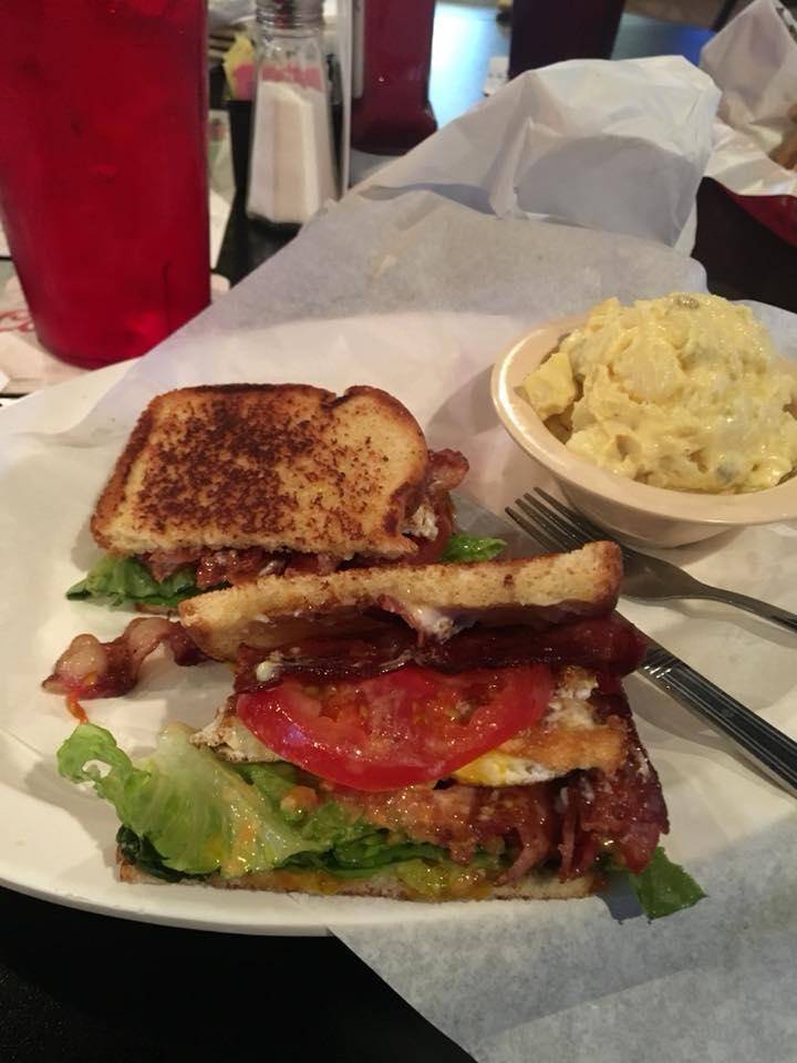 Lakewoods First & 10 | restaurant | 6465 E Mockingbird Ln #316, Dallas, TX 75214, USA | 2148260110 OR +1 214-826-0110