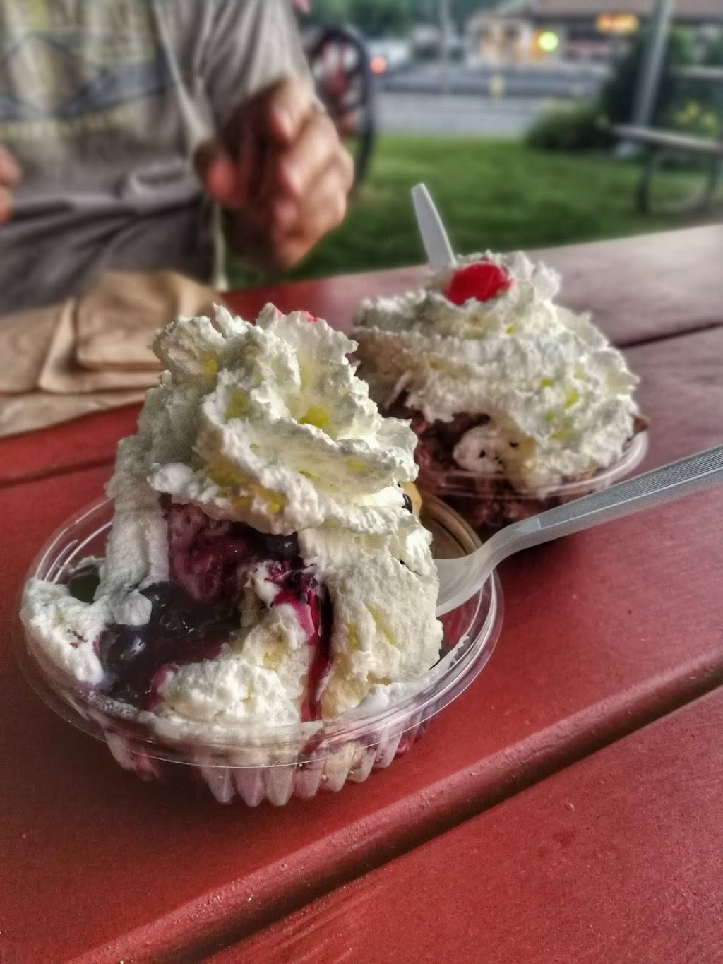 Summer House | restaurant | 552 College Hwy, Southwick, MA 01077, USA | 4135693581 OR +1 413-569-3581