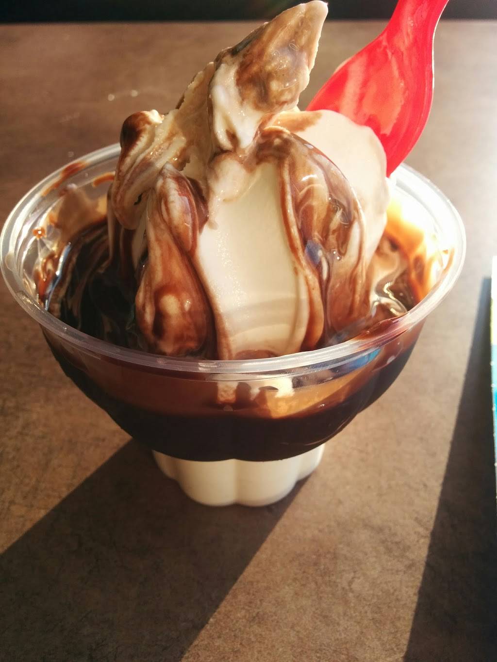 Dairy Queen | restaurant | 1412 Walkley Rd, Ottawa, ON K1V 6P5, Canada | 6137379847 OR +1 613-737-9847