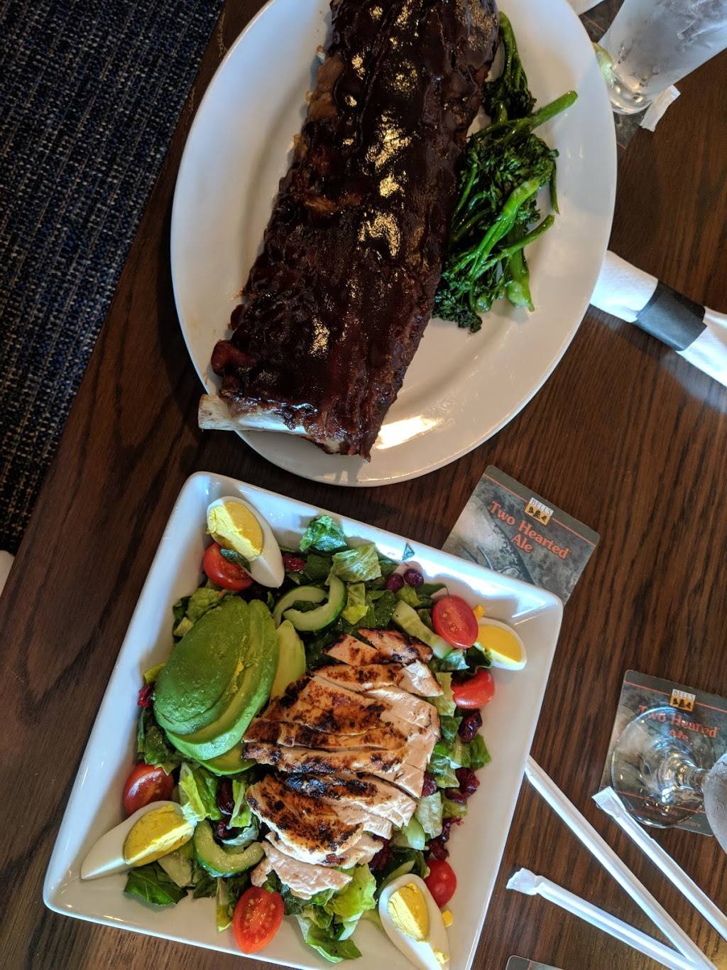 Izzys at Hillcrest Golf & Country Club | restaurant | 850B N Walnut St, Batesville, IN 47006, USA | 8129343401 OR +1 812-934-3401