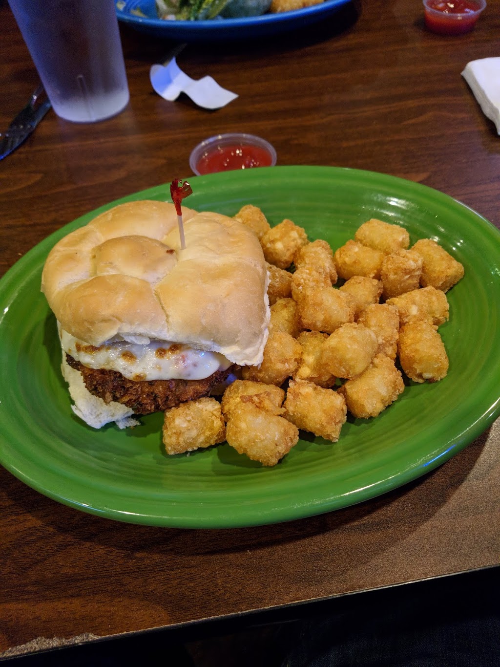 Hemingways Cafe | restaurant | 3911 Forbes Ave, Pittsburgh, PA 15213, USA | 4126214100 OR +1 412-621-4100