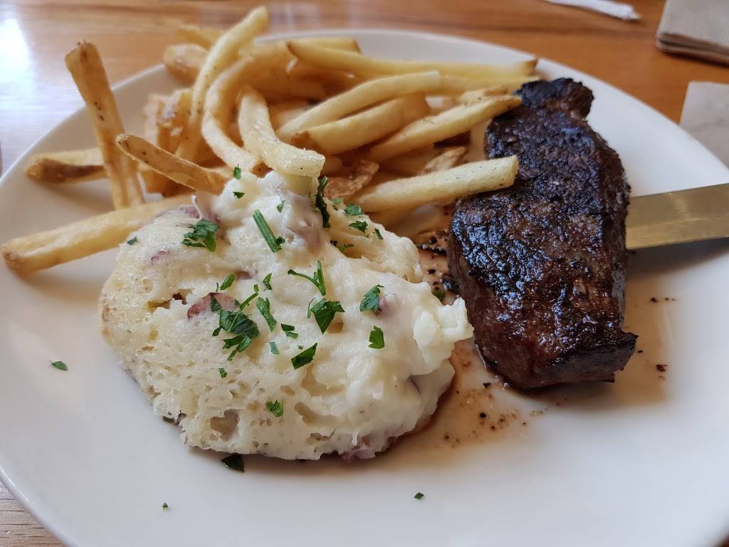 Applebees Grill + Bar | restaurant | 4890 Okeechobee Rd, Fort Pierce, FL 34947, USA | 7724601444 OR +1 772-460-1444