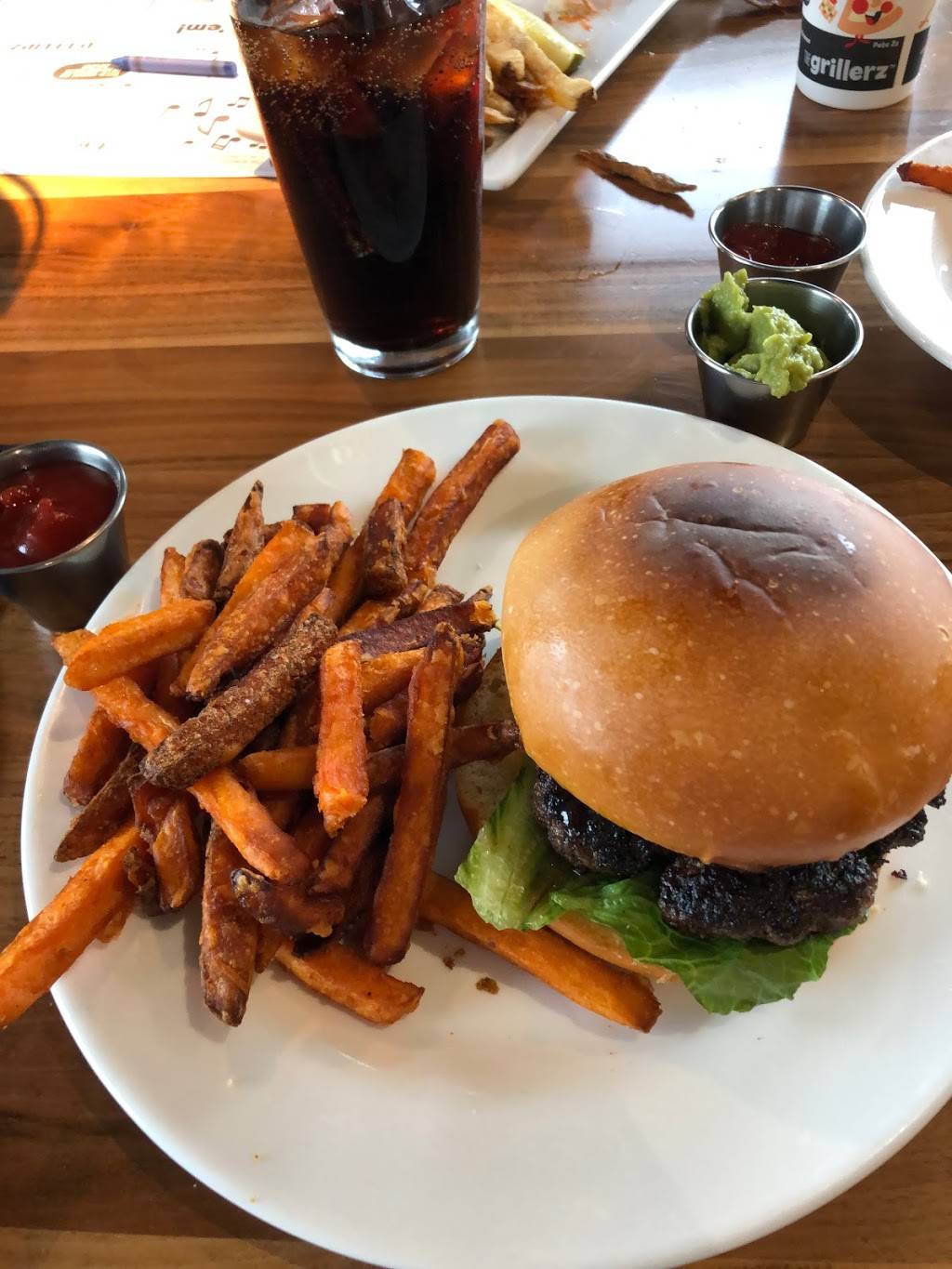 Hy-Vee Market Grille | restaurant | 8200 42nd Ave N, New Hope, MN 55427, USA | 7635317472 OR +1 763-531-7472