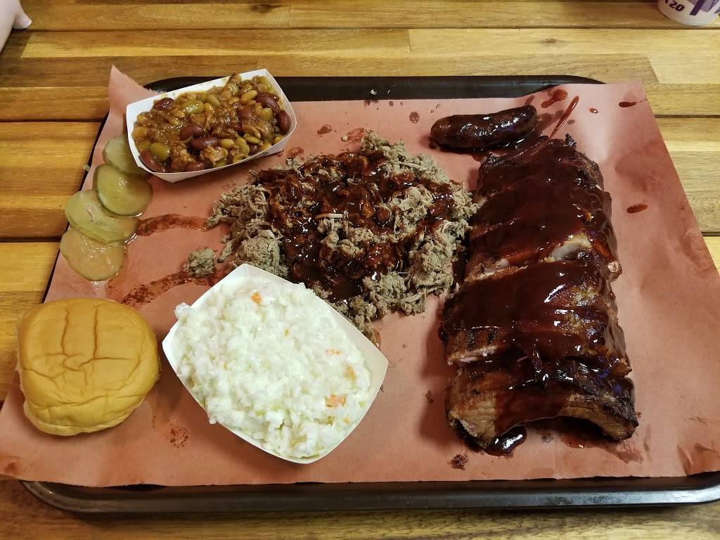 Holy Smokehouse BBQ | restaurant | 3055 Black Gap Rd, Chambersburg, PA 17202, USA | 7172611636 OR +1 717-261-1636