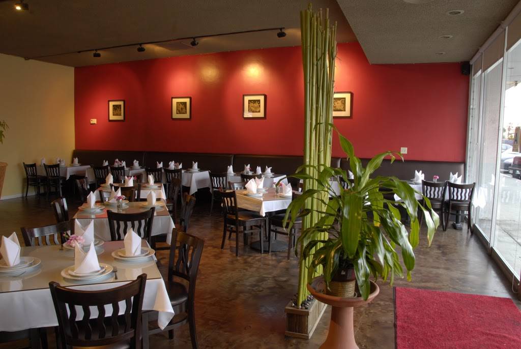 Narai Thai Cuisine | restaurant | 7611 Firestone Blvd, Downey, CA 90241, USA | 5629284632 OR +1 562-928-4632