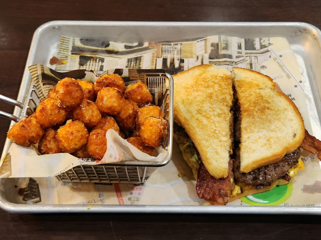 Wahlburgers @ Hy-Vee | restaurant | 5212 3rd Ave, Kearney, NE 68845, USA | 3082360031 OR +1 308-236-0031