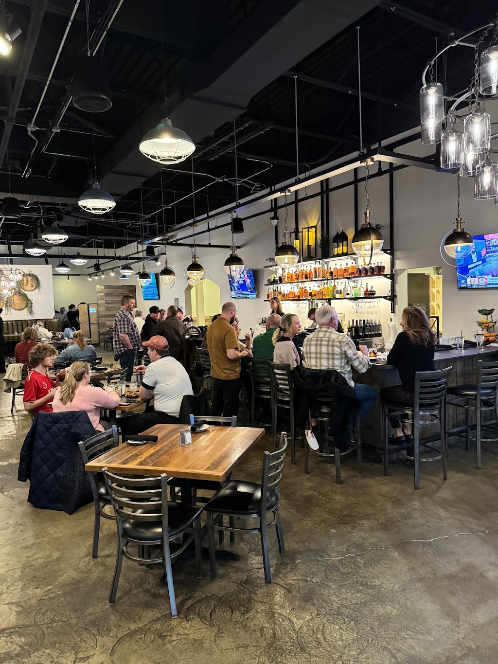 Barrel 33 | restaurant | 8208 E Market St, Warren, OH 44484, USA | 3303959463 OR +1 330-395-9463