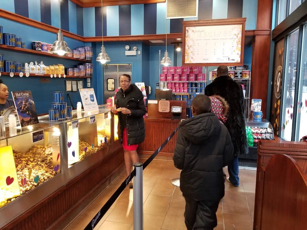 Garrett Popcorn Shops | meal takeaway | 27 W Jackson Blvd, Chicago, IL 60604, USA | 8884767267 OR +1 888-476-7267