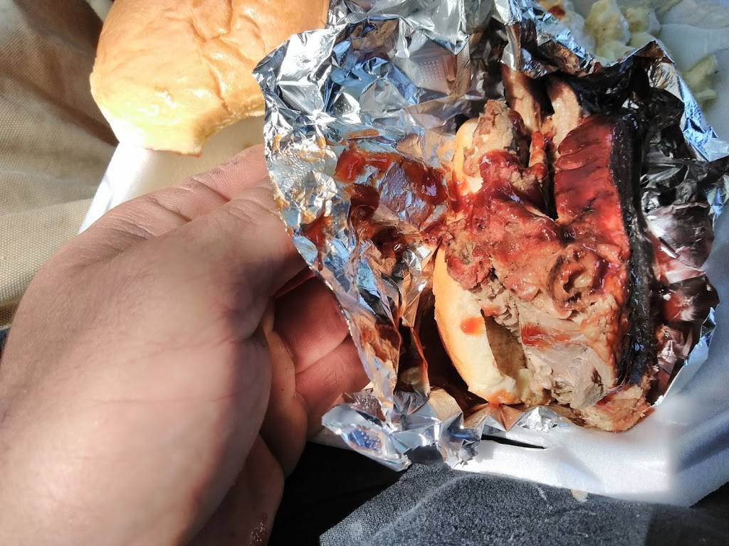 Southern Butts BBQ | restaurant | 6850 SE, US-301, Hawthorne, FL 32640, USA | 8506720674 OR +1 850-672-0674