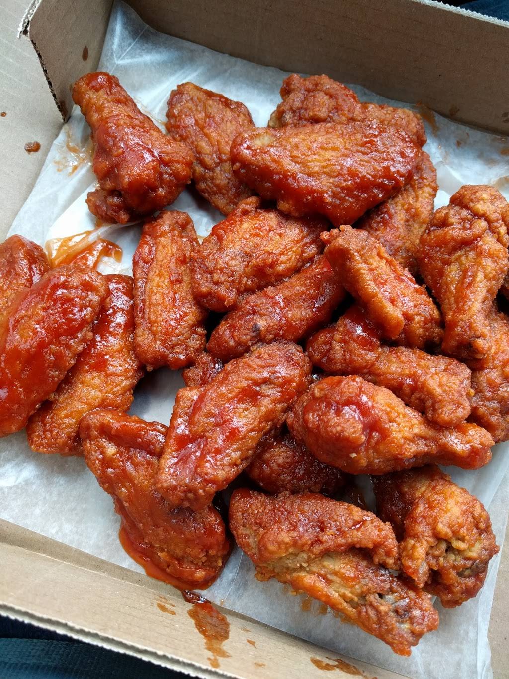 Vilis Pizza & Wings | restaurant | 562 Kerr St, Oakville, ON L6K 3C7, Canada | 9053388553 OR +1 905-338-8553